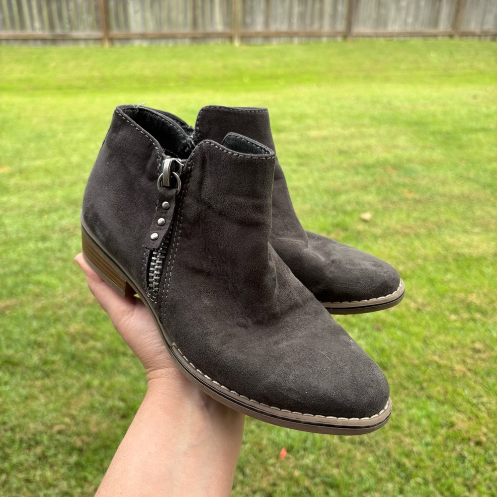 Sophie 17 dark gray with silver ankle booties Nikki style size 3 girls GUC